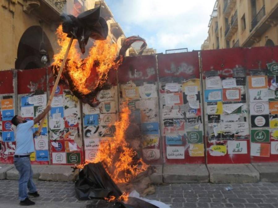 Impactantes imágenes de las protestas en Beirut, tras mortal explosión en puerto