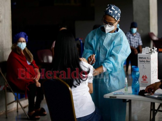 Así se desarrolló la jornada de vacunación para aplicar la segunda dosis contra el coronavirus (Fotos)