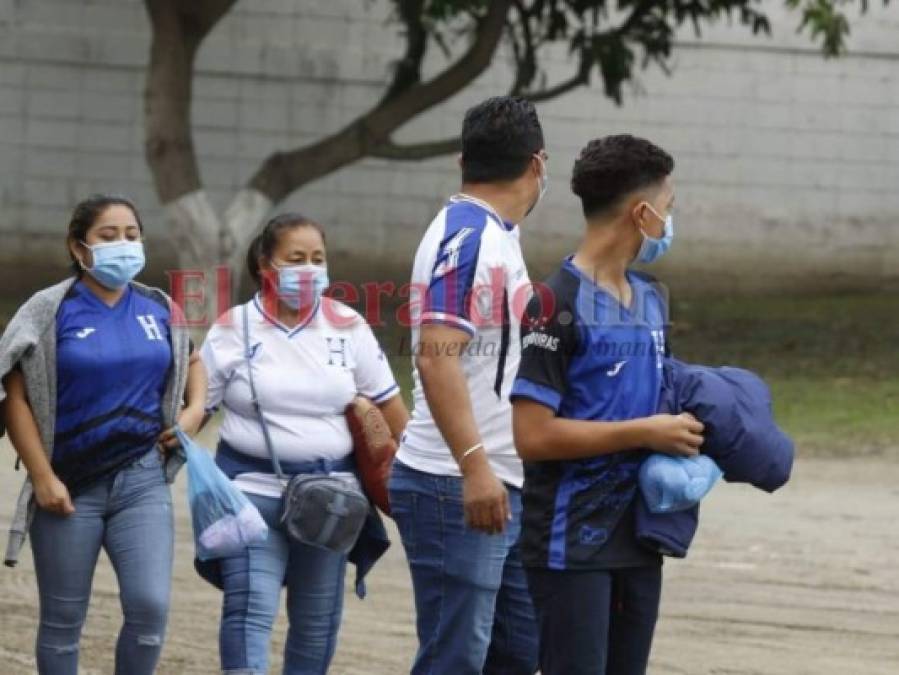 Atractivas mujeres adornan el estadio Olímpico en la previa Honduras vs. Panamá