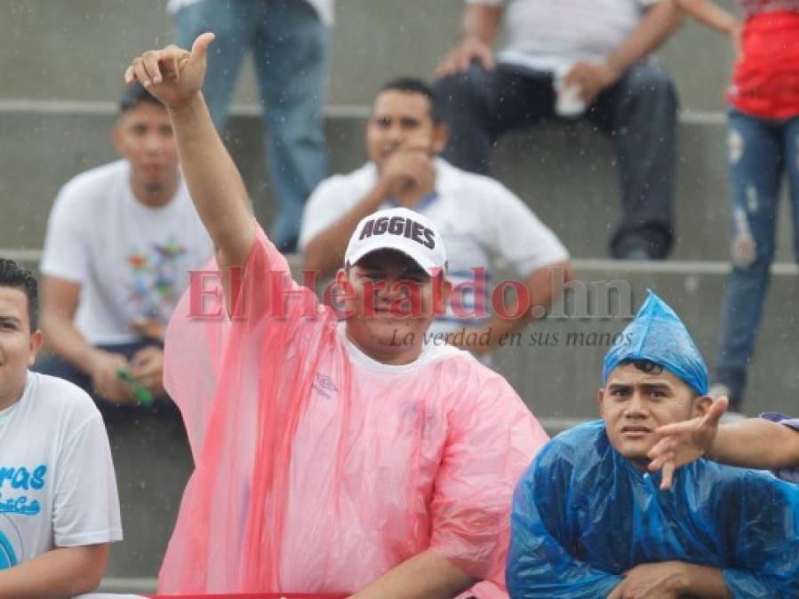 A pesar de la lluvia, ambientazo en Choluteca en la semifinal UPNFM vs Olimpia