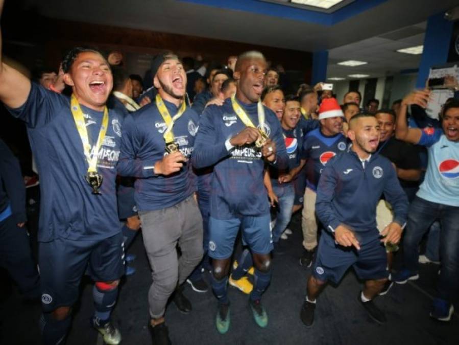 Motagua celebró por todo lo alto la copa 16 en el camerino