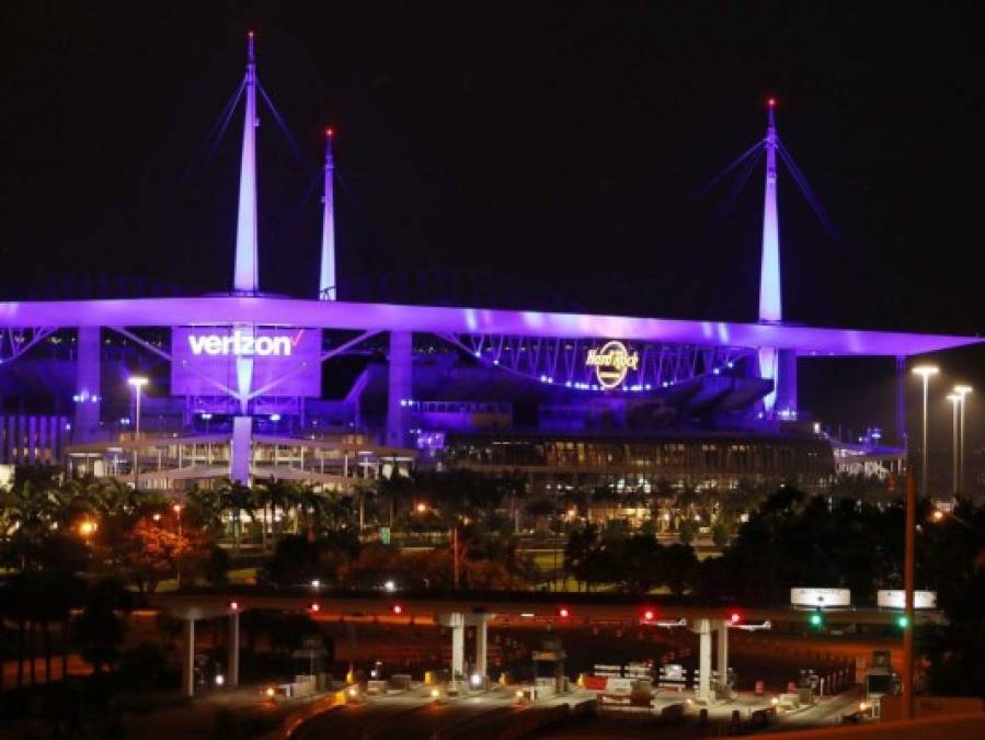 Edificios en EEUU se tiñen de azul en apoyo a los que combaten el Covid-19