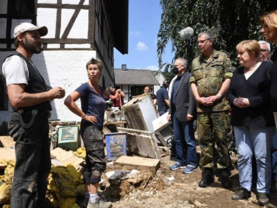 Fotos del recorrido de Merkel por zonas de Europa devastadas por inundaciones