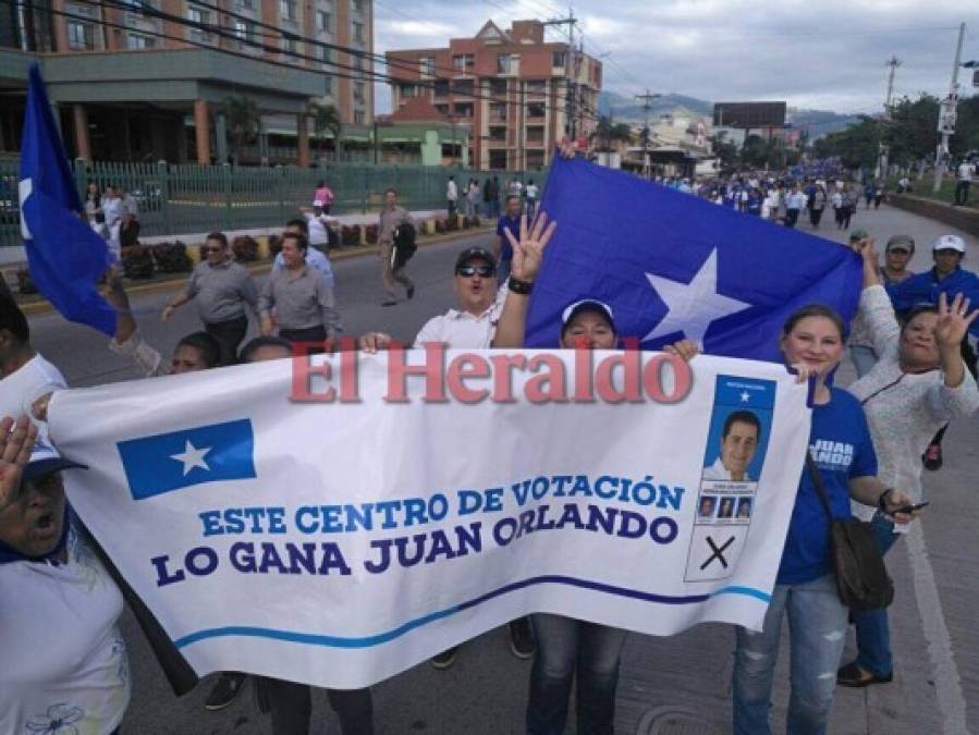 Nacionalistas marchan a favor de Juan Orlando Hernández bajo la consigna 'Victoria Total'