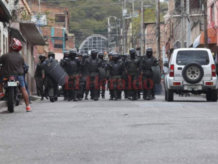 Así fue el desalojo de manifestantes de la Alianza de Oposición en el Barrio Morazán y puente La Isla