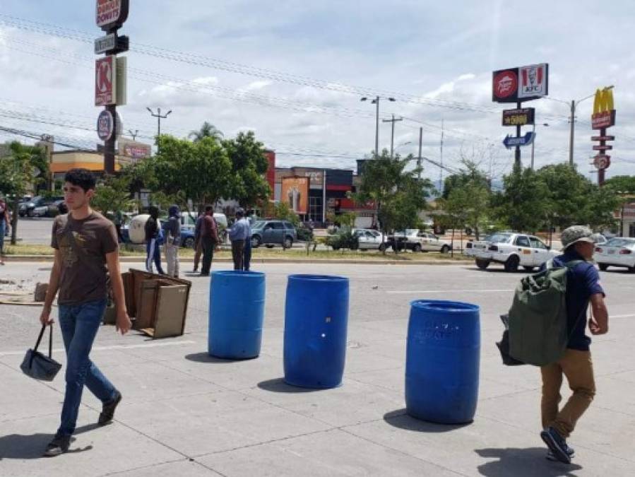 FOTOS: Sin paso en bulevar Suyapa por protestas frente a UNAH