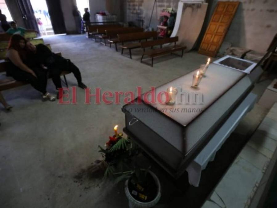 Dolor, llanto y luto en velorio de mujer que murió soterrada en colonia Mary de Flores