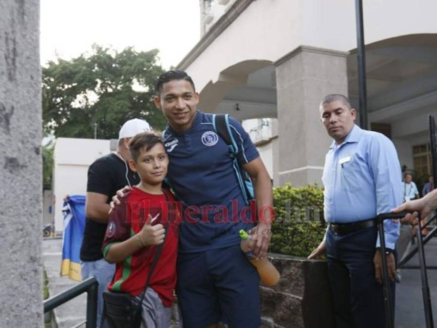 FOTOS: Afición sorprendió al plantel de Motagua en hotel de San Pedro Sula