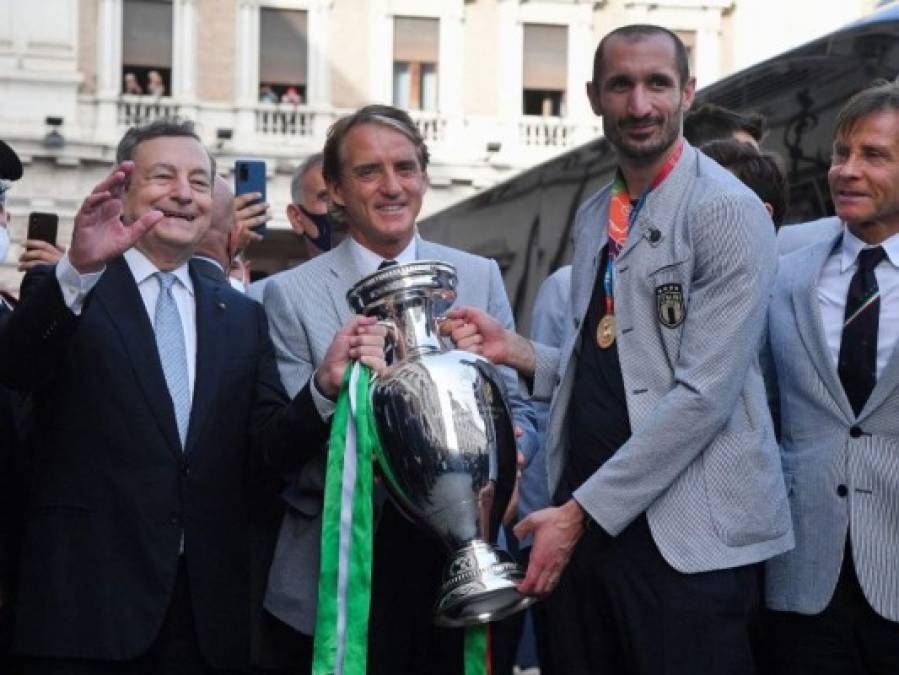 Celebración por campeonato de Italia en la Euro desata la locura en las calles de Roma