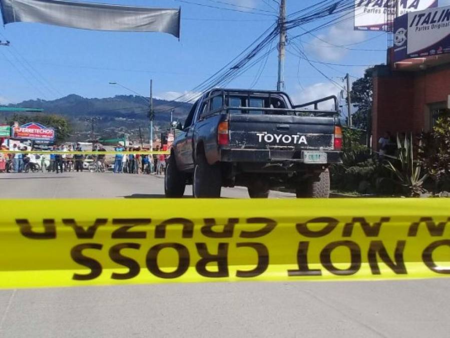 Impactantes imágenes del asesinato de tres personas en el centro de Siguatepeque  