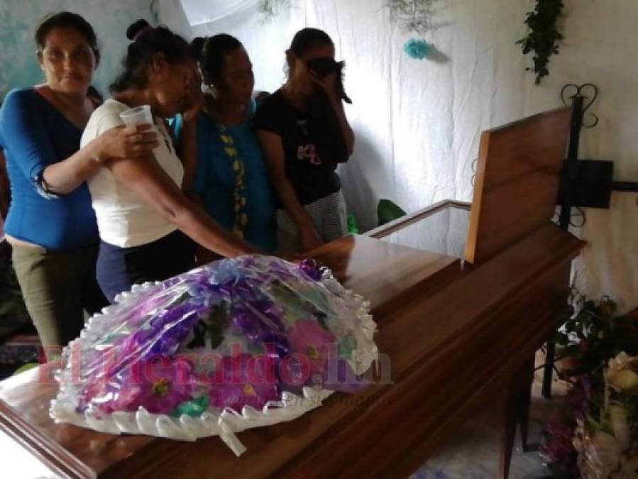 Tristes imágenes: familiares lloran a las víctimas del accidente en El Porvenir