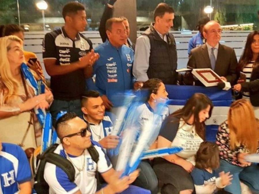 Así apoyan los catrachos en España a la Selección de Honduras