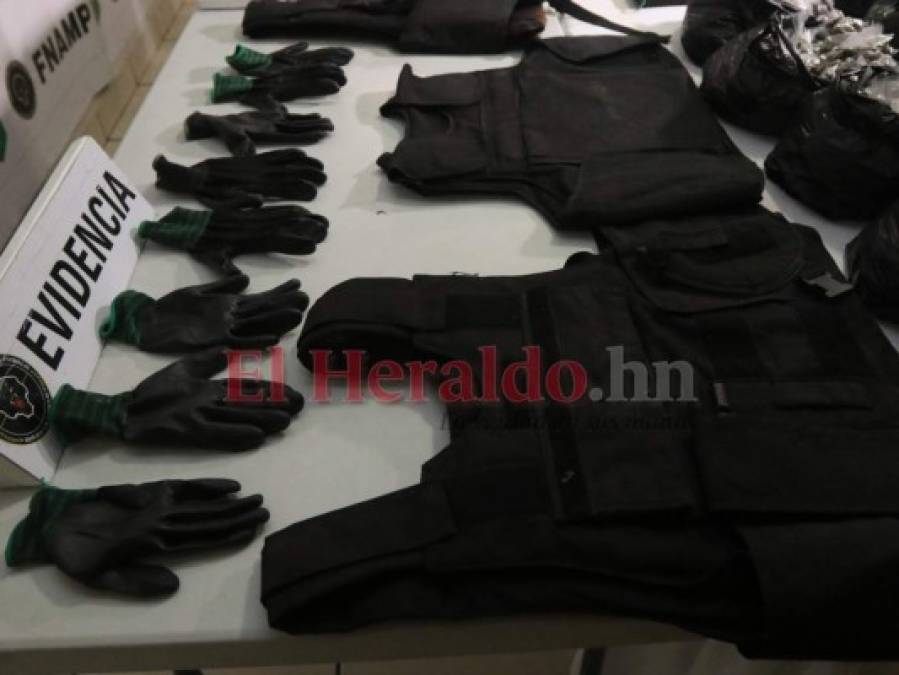 Armas, droga y falsa indumentaria policial hallan a mareros ligados a 'El Porky”