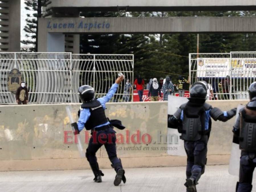 Las 13 imágenes más impactantes del caos fuera de la UNAH tras inicio de clases