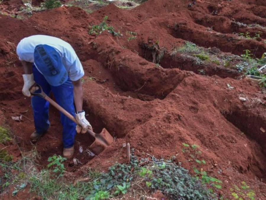 Horror y drama en entierros exprés de muertos por coronavirus en América Latina