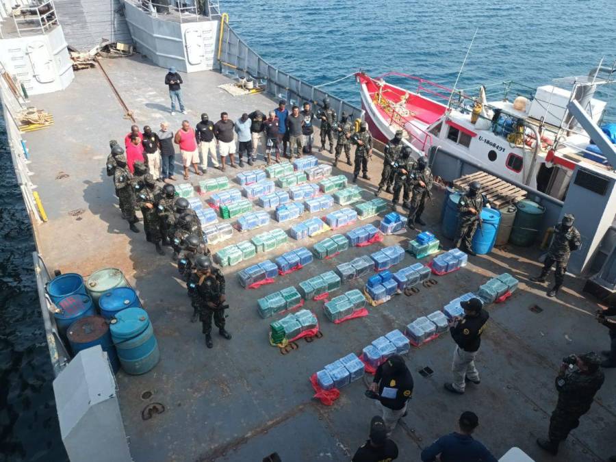 Más de 1.3 toneladas de droga traían embarcaciones incautadas en Islas de la Bahía