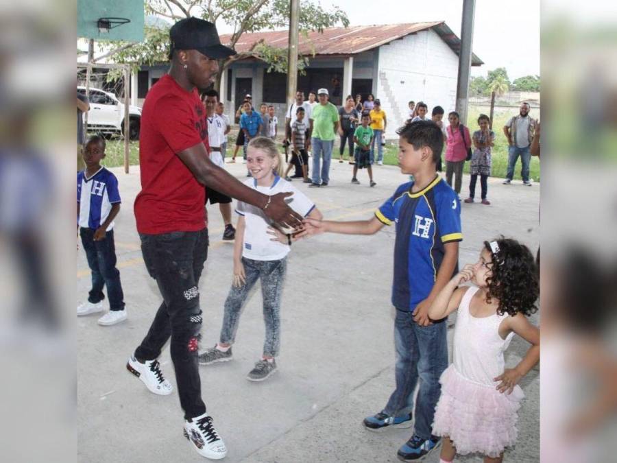 Alberth Elis: más que un futbolista, un héroe de la niñez en Honduras
