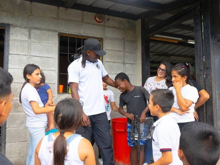 Alberth Elis: más que un futbolista, un héroe de la niñez en Honduras