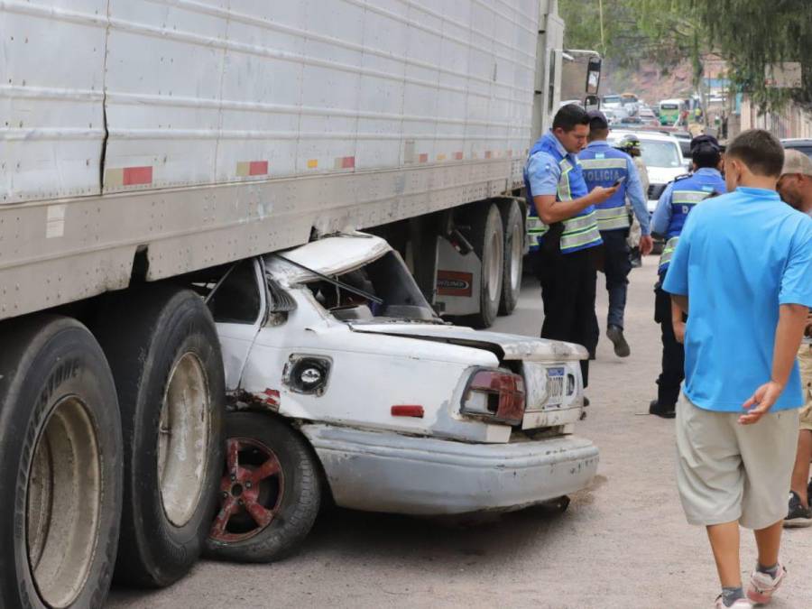 Sobrevivieron de milagro: el choque entre rastra y taxi en la colonia Villa Nueva
