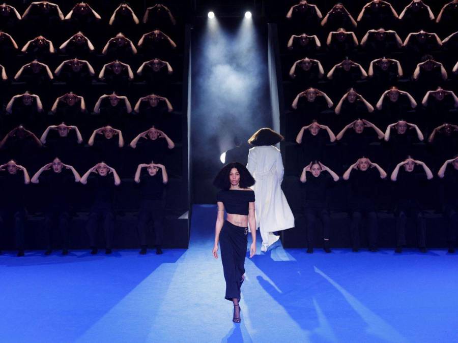 Casablanca eleva la moda callejera a espectáculo total en París