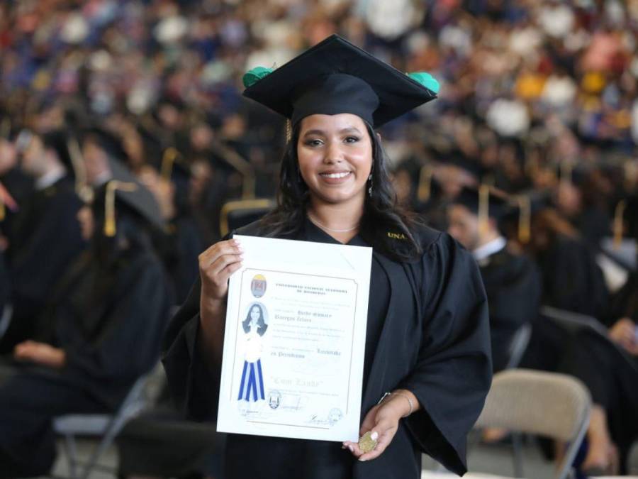 ¡Felicidades! La UNAH presenta más de 1,600 profesionales en las primeras graduaciones del año