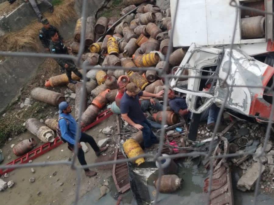 “¡Ay, mi brazo!”: Desgarradoras imágenes del accidente que dejó una mujer muerta y tres heridos en Copán