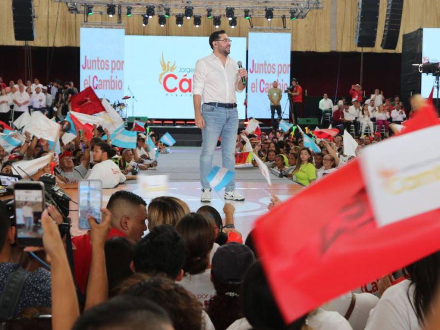 Jorge Cálix oficializa su precandidatura: “Libre no le pertenece a una familia”