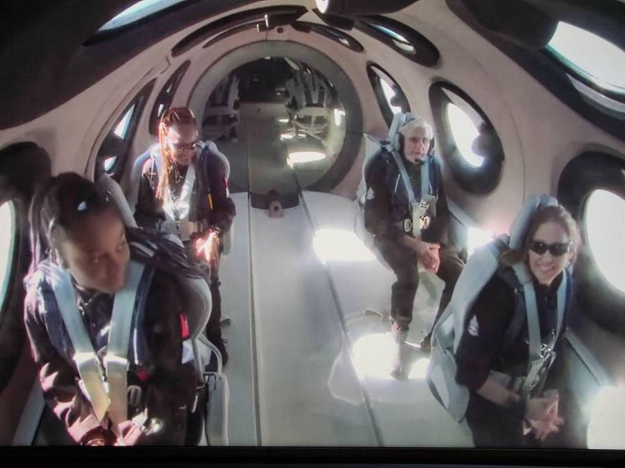 Así fue el primer vuelo espacial con tres turistas en el Virgin Galactic