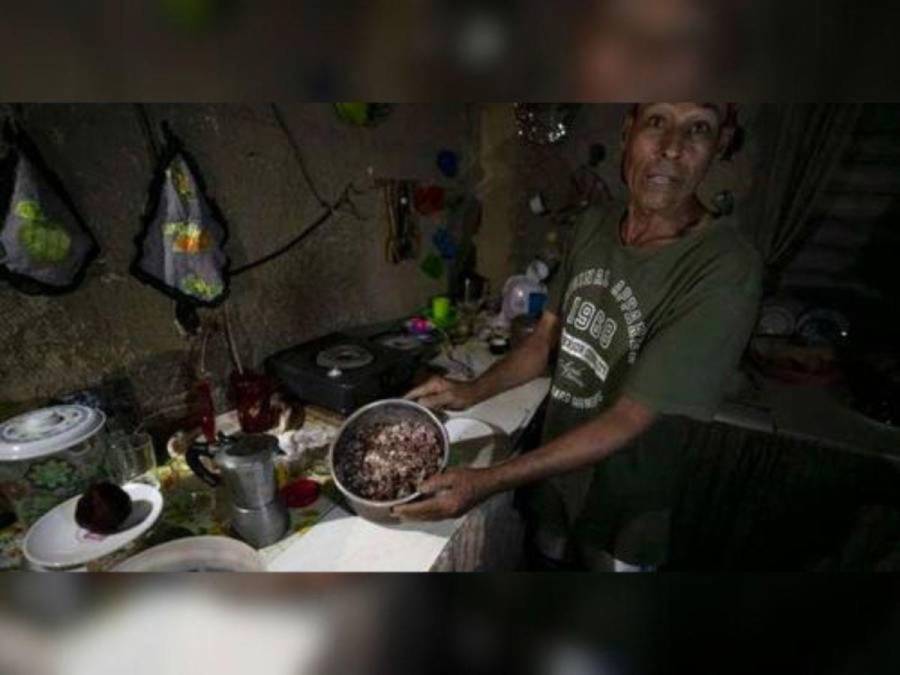 “No hay pan, leche ni agua”: Cubanos narran pesadilla que viven por escasez de alimentos