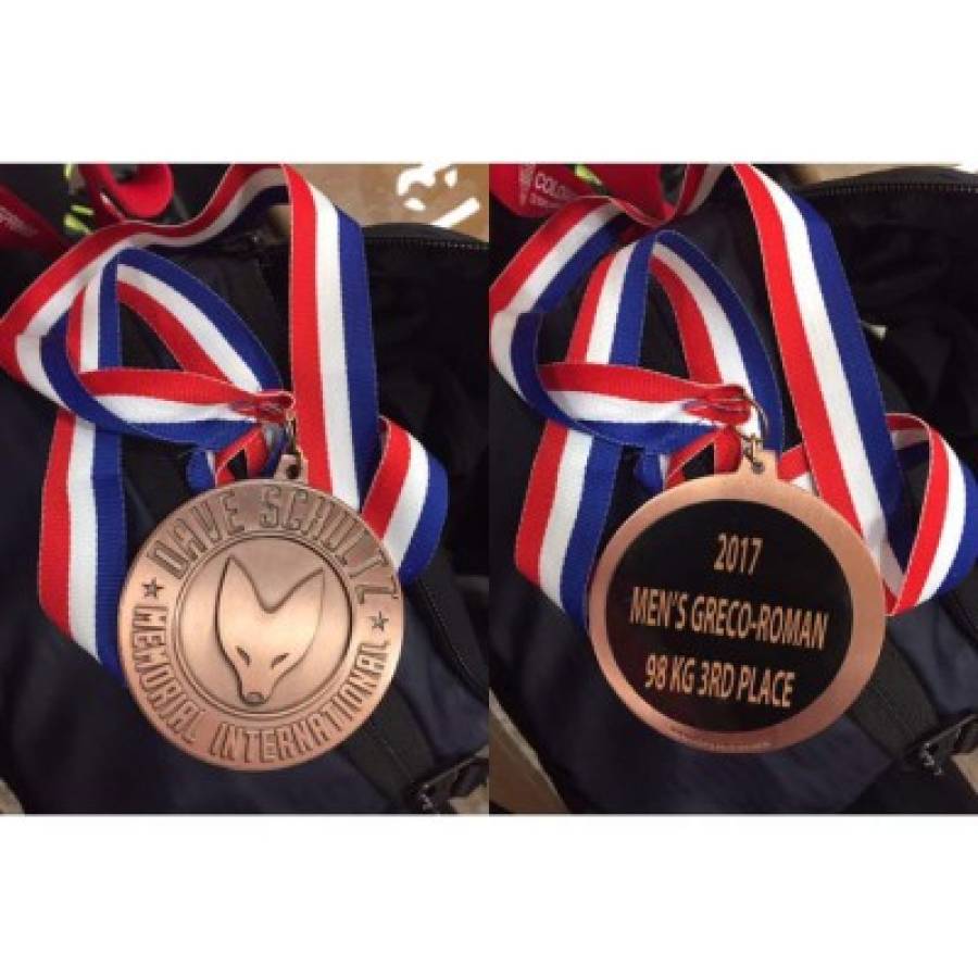 Luchador hondureño Kevin Mejía gana medalla de bronce en la Copa Dave Schultz en Estados Unidos