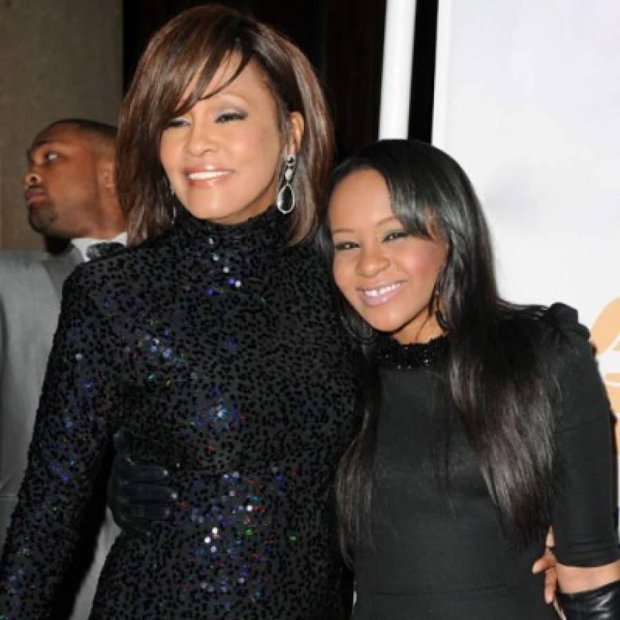 Muere la hija de Whitney Houston tras meses en coma