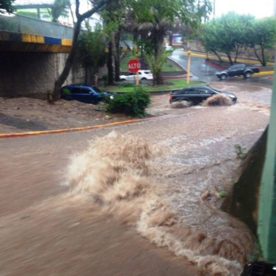 Fuerte tormenta causa estragos en colonias de la capital de Honduras