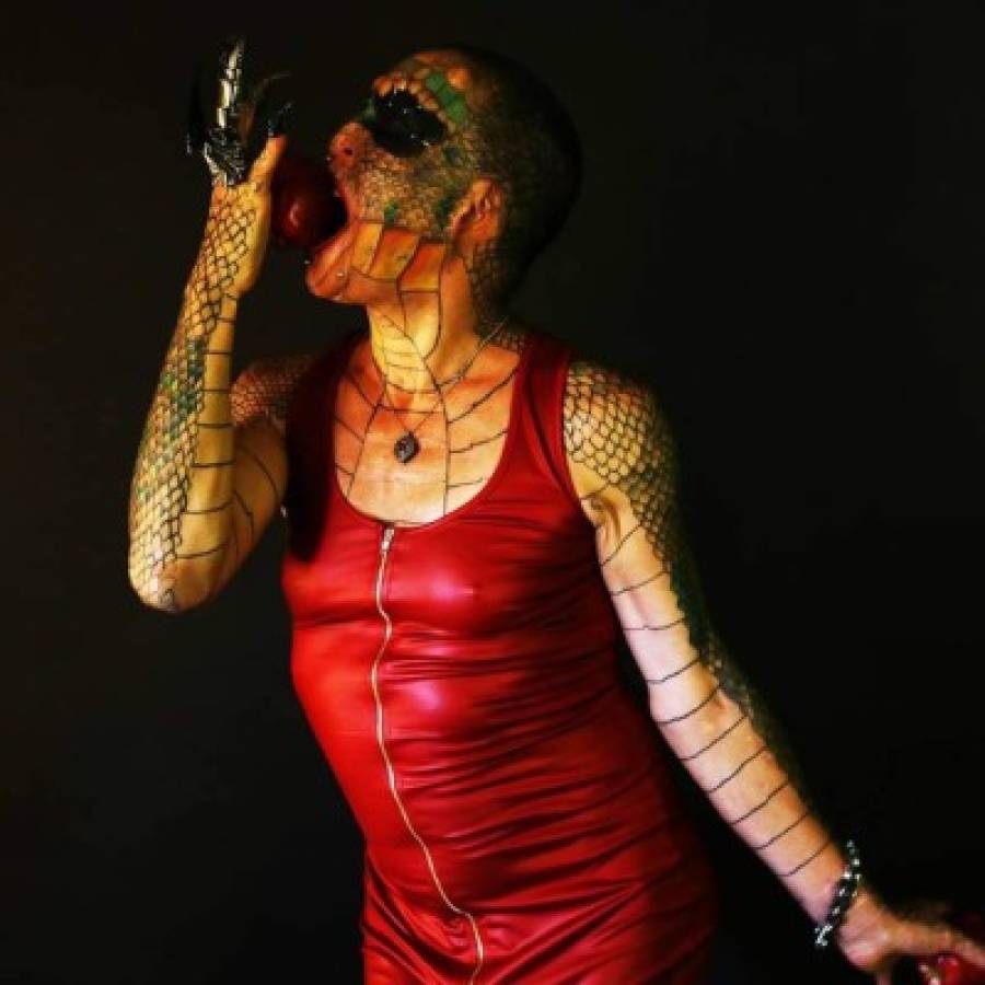 Eva Tiamat Medusa, la mujer transexual que se convirtió en dragón