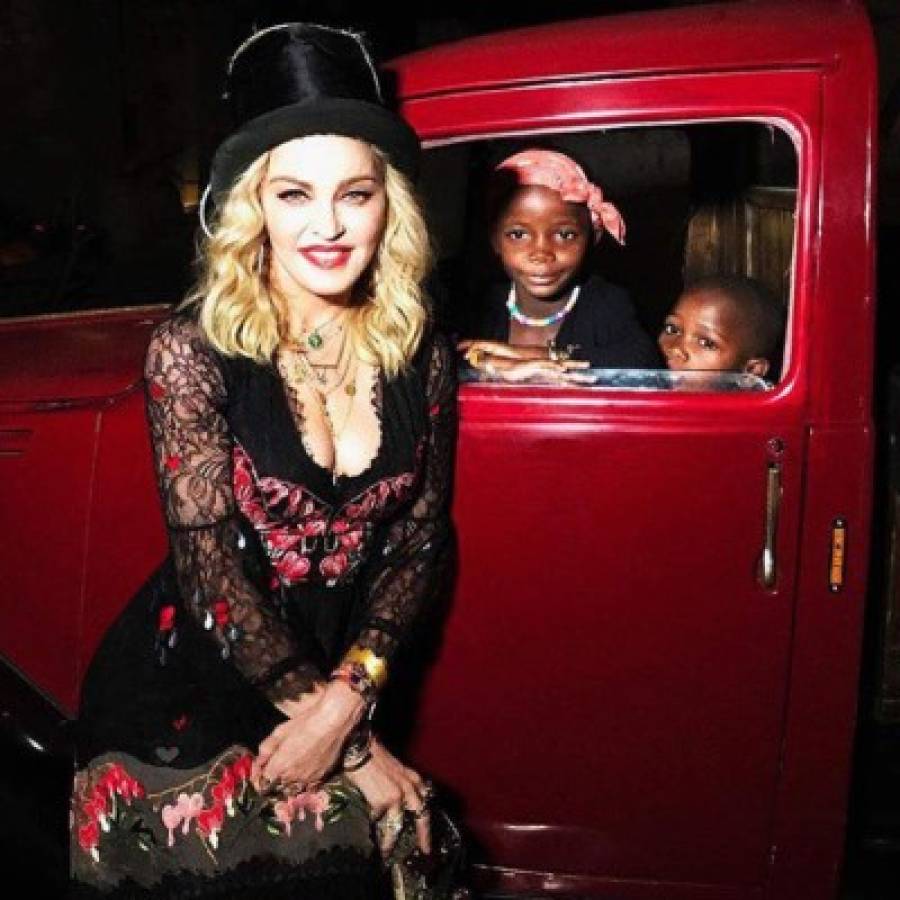 Madonna en el ojo del huracán por foto sin sostén ¿al estilo Kim Kardashian?