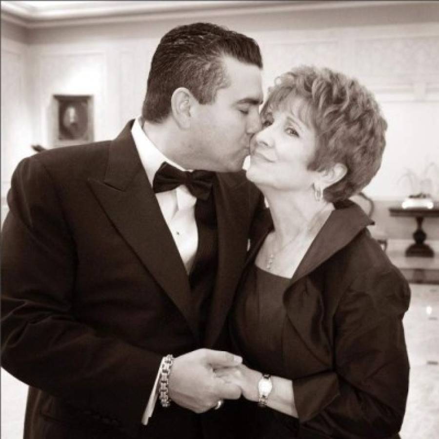 Buddy Valastro comparte tierna foto de su familia junto a su madre