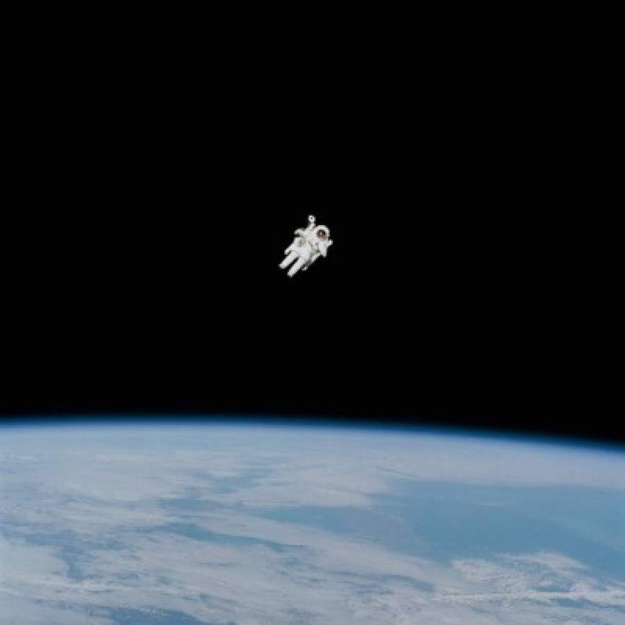Muere el primer astronauta que flotó libremente en el espacio