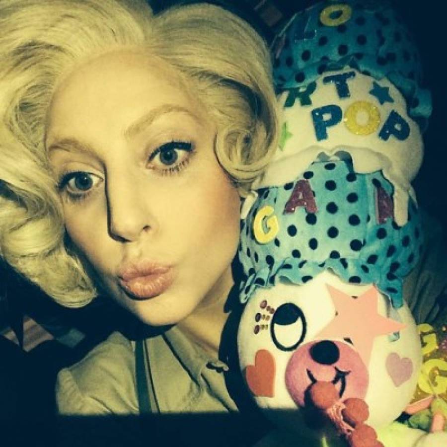 Los selfies más bizarros de Lady gaga