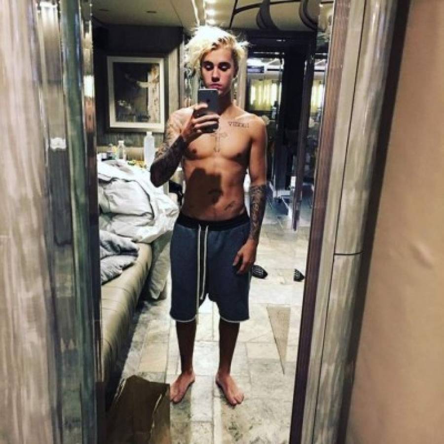 Justin Bieber publica foto desnudo durante sus vacaciones