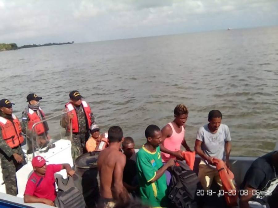Las imágenes del rescate de los tripulantes del barco que naufragó en La Mosquitia