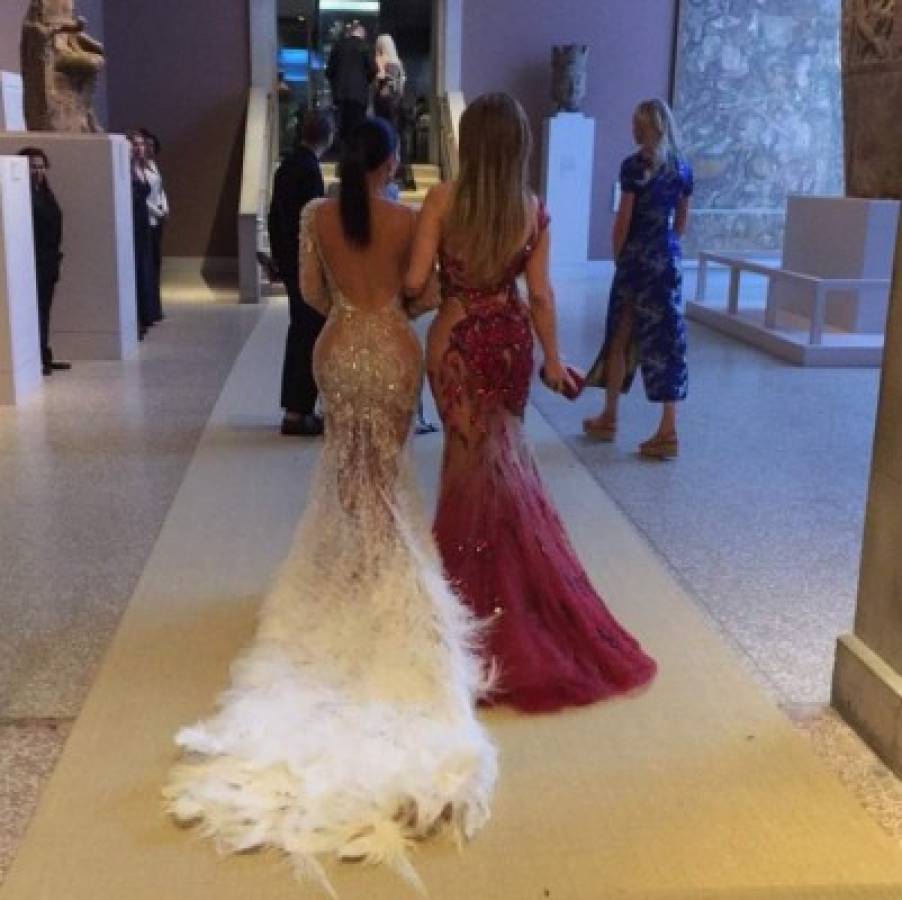 Kim Kardashian y Jennifer López lucieron sus curvas