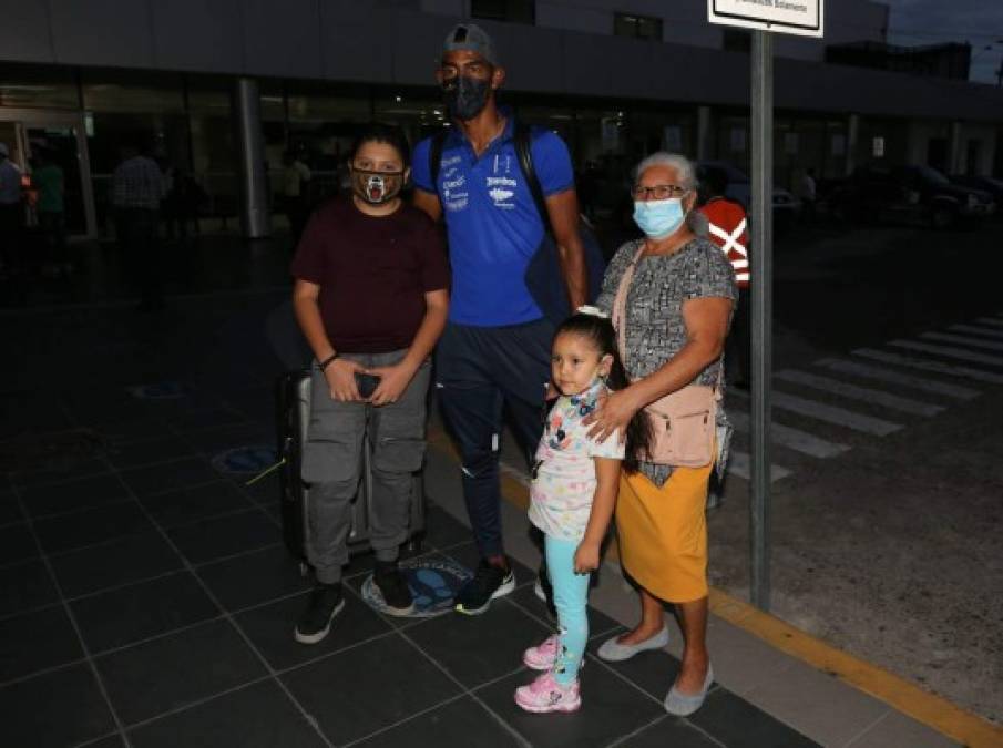 Resto del plantel de la Selección de Honduras llegó al aeropuerto Toncontín tras participar en Copa Oro 2021