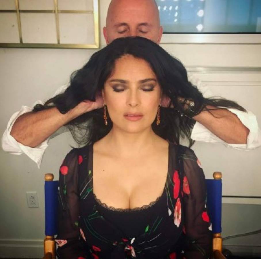 Salma Hayek rompe Instagram al compartir provocativa foto a sus 50 años