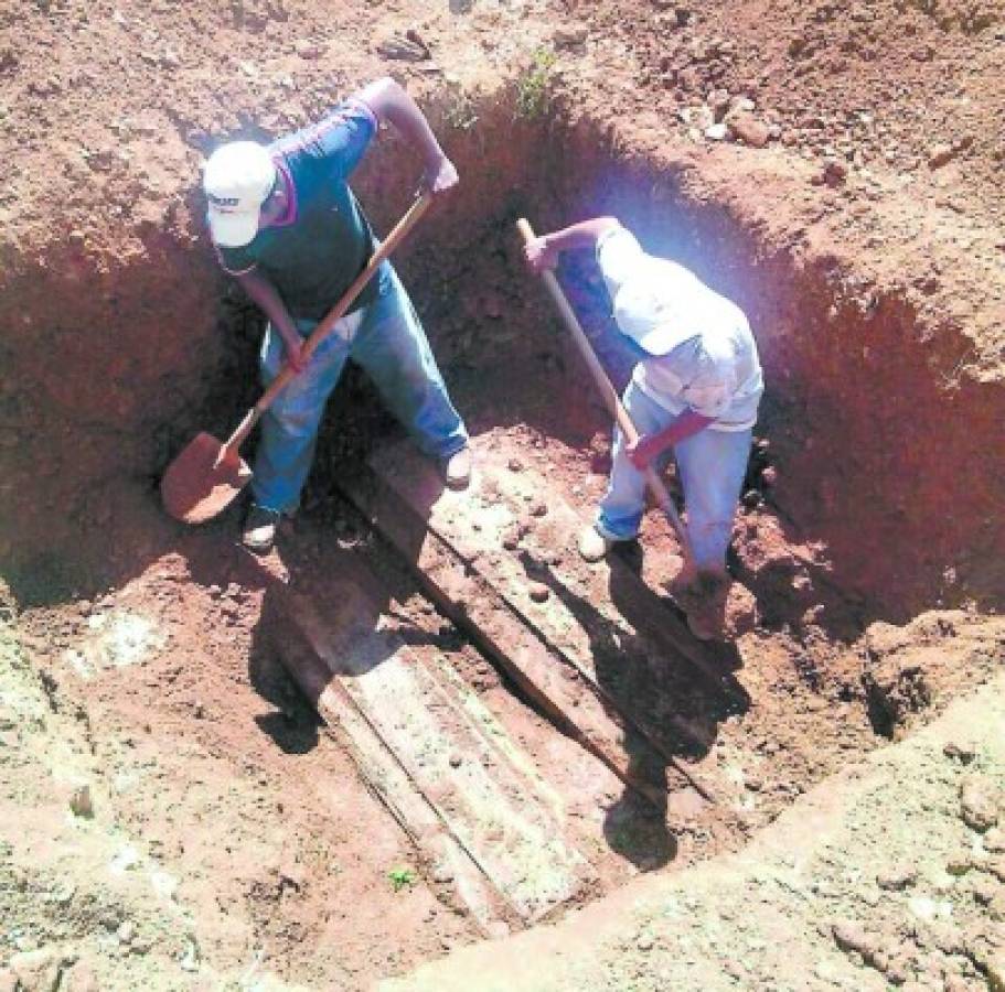 Exhuman cadáver de regidor asesinado por Los Solís