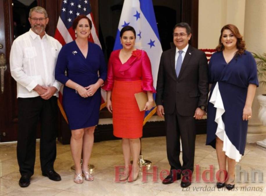 FOTOS: El glamoroso vestido de la primera dama, Ana García, en la fiesta de Independencia de EE UU