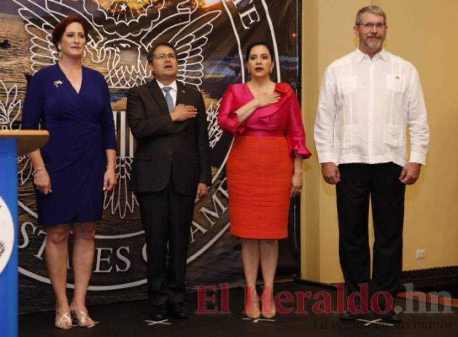 FOTOS: El glamoroso vestido de la primera dama, Ana García, en la fiesta de Independencia de EE UU