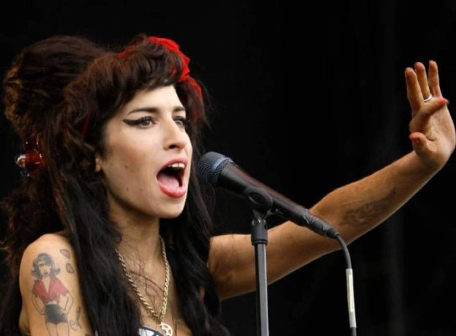 Amy Winehouse, la potente voz apagada por la soledad, las drogas y el alcohol