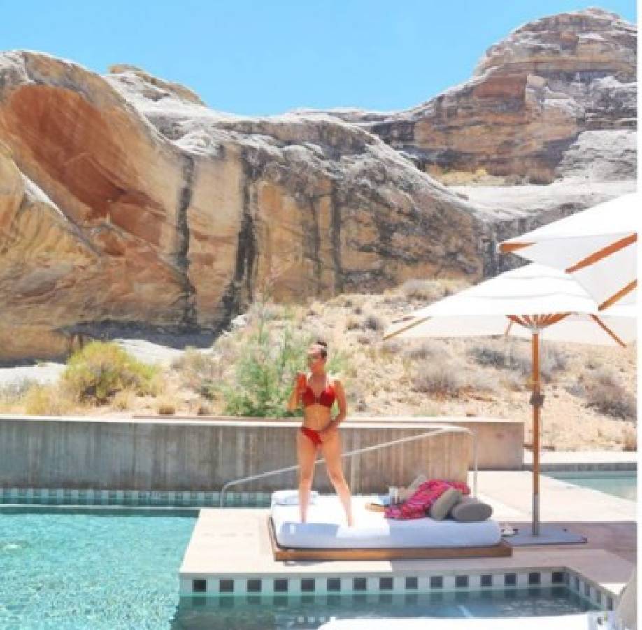 Thalía publica en Instagram infartantes fotos en sensual bikini rojo