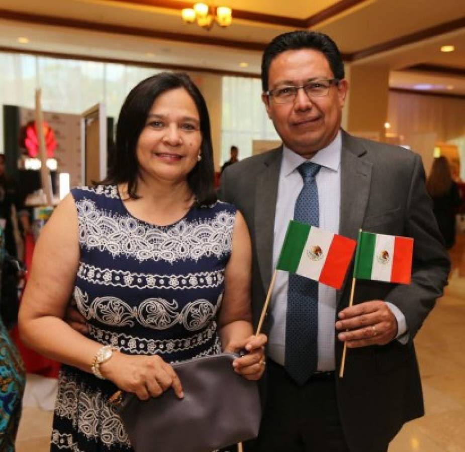 Una fina recepción para celebrar los 208 años de independencia mexicana