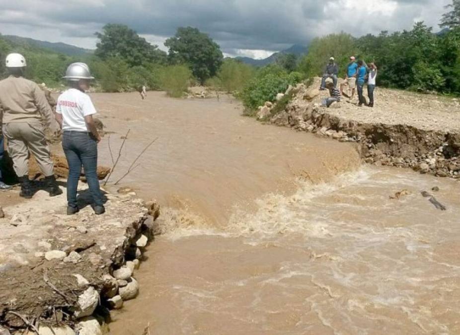 Incomunicadas varias aldeas en Cantarranas