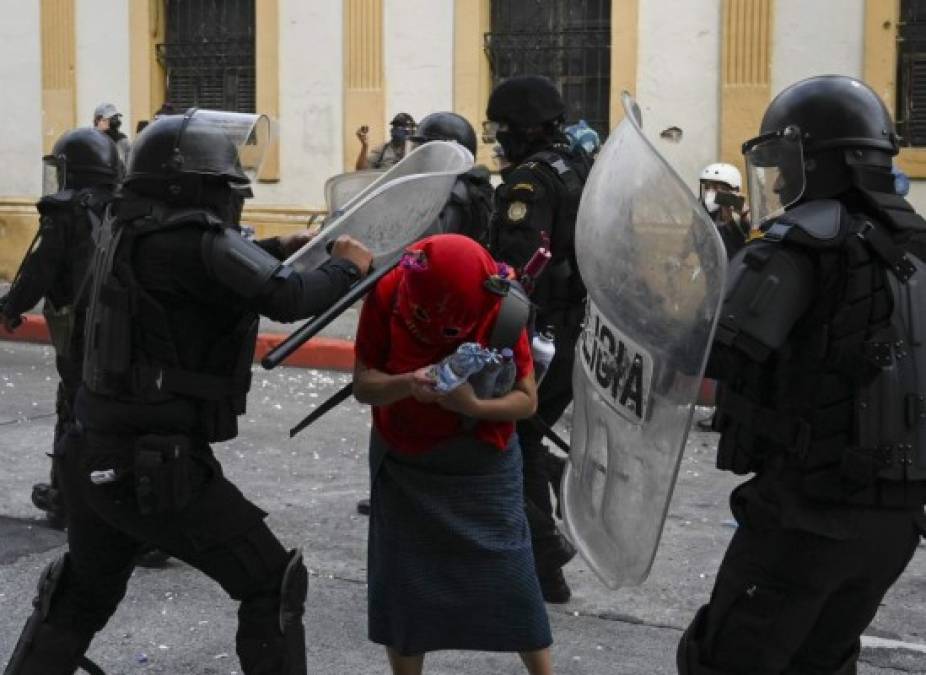 Las imágenes más impactantes de las protestas en Guatemala (FOTOS)